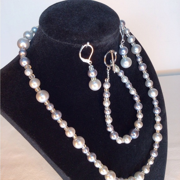 Lustrous Silver Pearl Necklace, Bracelet, and Earring Set - Picture 4 of 14